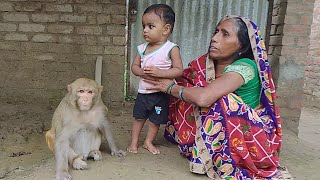 रानी पूरे गांव में घूमती है।। रानी मम्मी की फ्रेंड के साथ कैसे रहती है 🤗।।