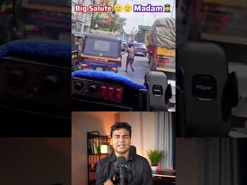 এই ট্রাফিক পুলিশকে স্যালুট #youtubeshorts #nabilhasan #trendingshorts #shortsfeed #shortvideo