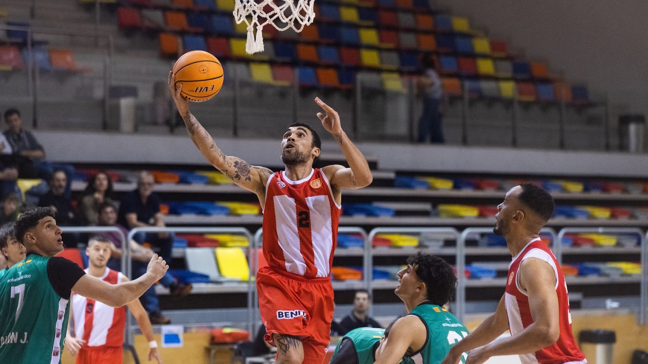 El CB Vic UVic suma la segona victòria consecutiva i s’estrena a casa