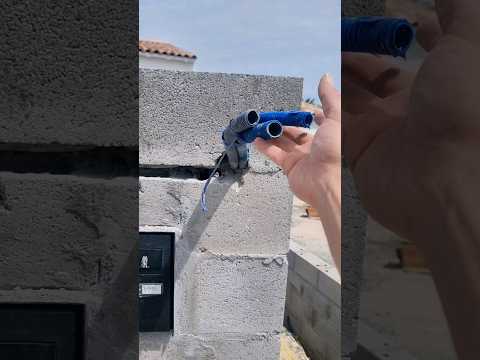 L'électricien ne parle pas le maçon #lesdisjonctes #electricien #électricité