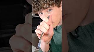 A Magician’s guide on how to save the dinner 🤫 #magician #tutorial