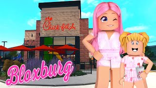 Taking My Daughter to New ChikFilA in Bloxburg Family RP
