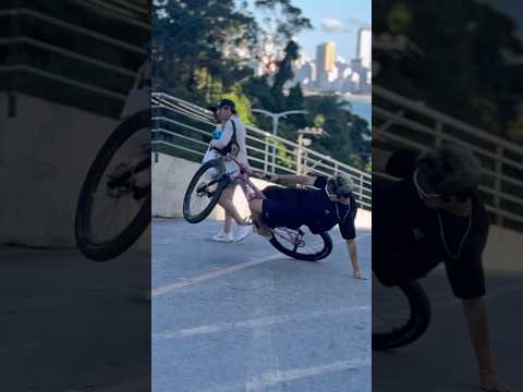 Quase atropelei😂🔥 #bike #automobile #grau #bicicleta #bikelife #wheelie #mtb #bmx #wheeliebike