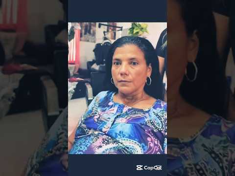 Elle tombe sur une photo de son mari posée dans le salon de sa coiffeuse.