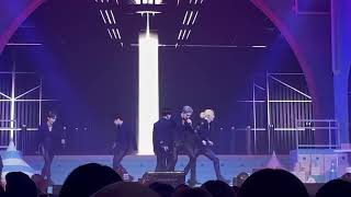 Stray Kids covered Exo's call me baby