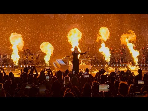 Adele LIVE *Set Fire to the Rain* 2023 GREAT VIEW at Weekends With