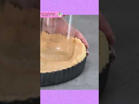 How to compact your Cookie Pie Crust - My Cupcake Addiction Quick Baking Tips