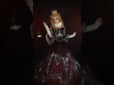 What if Alice never left Wonderland and became the next Queen of Hearts instead? โค๏ธ๐