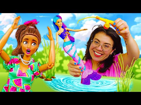 ¡Cristina pesca accesorios en el lago! Vídeos para Niñas. Las aventuras de muñecas Barbie