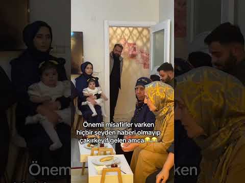 Önemli misafirler varken hiçbir şeyden haberi olmayıp çakırkeyif gelen amca 😂😂