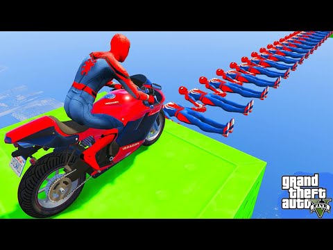 الأبطال الخارقين على دراجة نارية على ج - Superheroes on a motorcycle ride on the bridge of spiderman