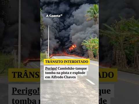 Caminhão-tanque com combustível tomba e pega fogo em Alfredo Chaves #shorts #noticias