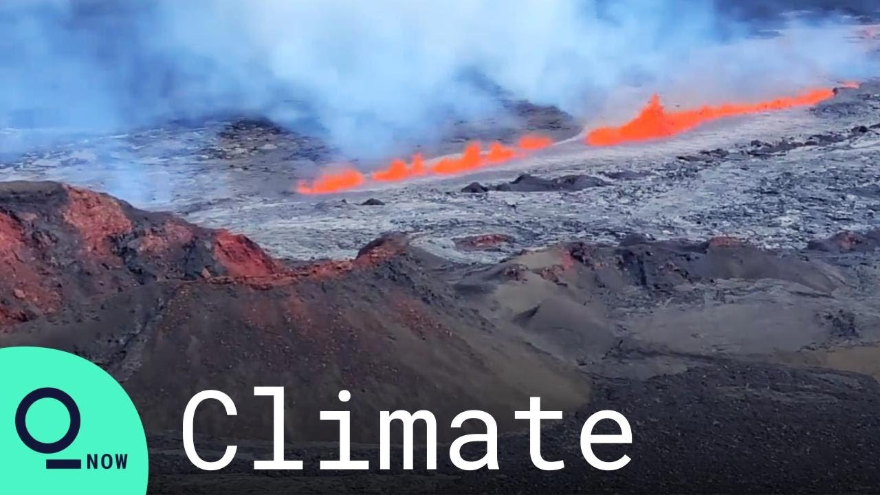 Lava Flows From Hawaii’s Mauna Loa Volcano