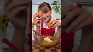 Pasta ripiena di zucca e amaretto, fonduta al gorgonzola e olio alla salvia