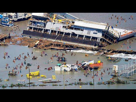 People Trapped in Flooded Subway! Horrible Footage Filmed in Brazil