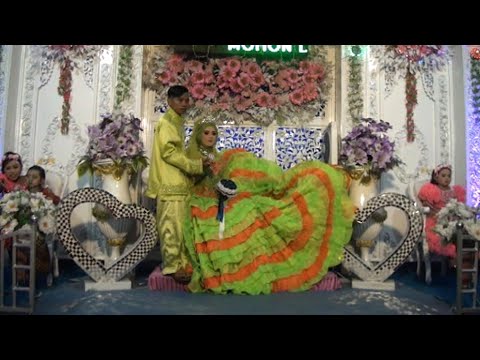 Busana Pengantin Dengan Warna Terindah di Sesion Busana ke 2