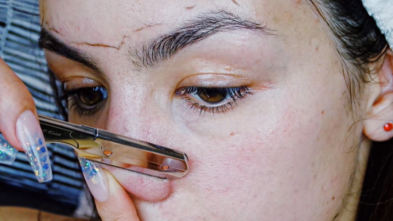 Shaving my face with a straight razor part 2 - Audrey Victoria