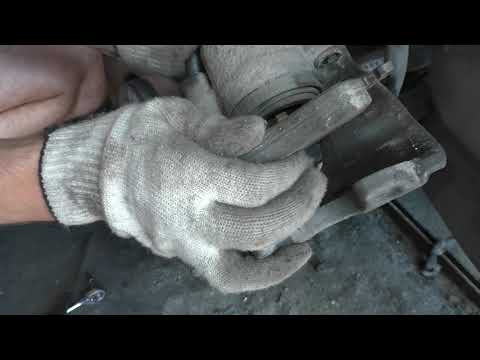 Замена передних тормозных колодок Skoda Octavia A4 1,8 Turbo
