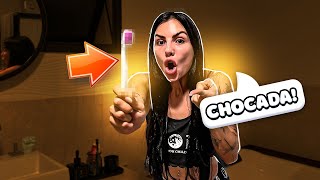 OLHA O QUE EU ENCONTREI NO QUARTO DO REZENDE!!