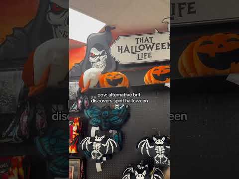 i 🤎 halloween stores… wish they weren’t fast fashion tho ☆ #alt #halloween #alternativefashion