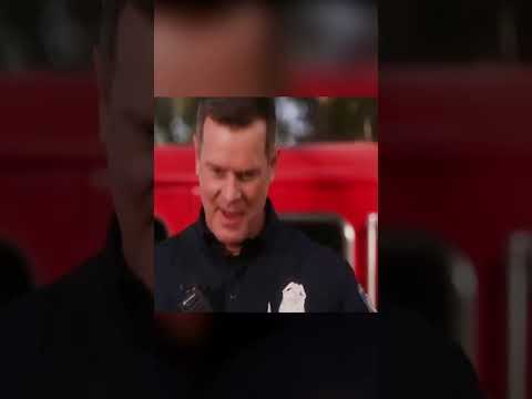 جيش من النمل يهاجم شاب في الشارع