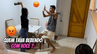 TROLEI MINHA NAMORADA, FINGIR TOMAR VINHO COM OUTRA MULHER
