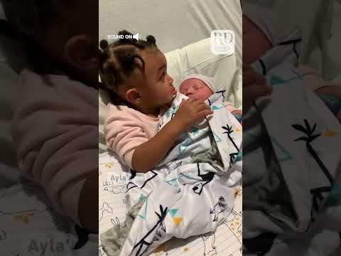 This little girl was overwhelmed #siblings