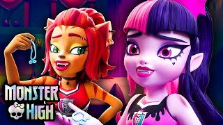 Le sort du bracelet de Draculaura et Toralei ✨ | Monster High France