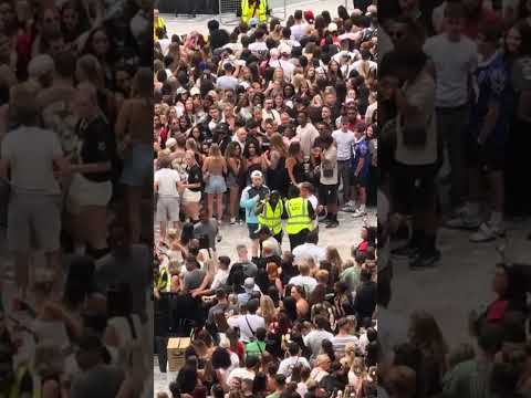 Police and security struggled to control crowd at Chris Brown event Tottenham Hotspur Stadium