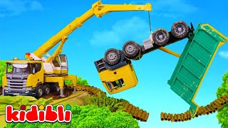 Ormanda Köprü Çöktü! Kamyon ve Kepçe Kurtarılıyor 🚛 Oyuncak Kurtarma Araçları | Kidibli