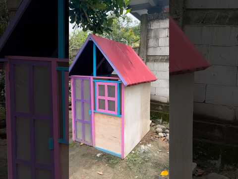 Pasang dinding dari triplek pada rumah-rumahan yang rusak #diy #rumah #rumahkayu #kreasi #craft