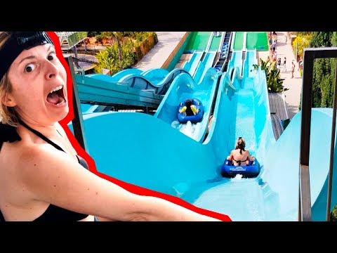 MAMAN A PEUR DANS LE TOBOGGAN du WATER PARK - PISCINE A VAGUE et PRANK AU PARC AQUATIQUE ZOOMARINE!