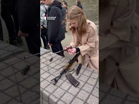 Як закарпатська школярка на швидкість розбирає та збирає автомат. #shorts #джура #грасокіл #дпсу