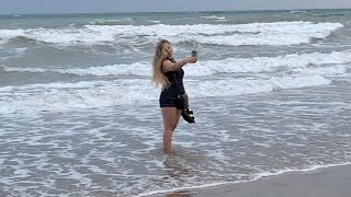 ONDE DAVVERO ENORMI NEL MAR ADRIATICO IN ITALIA 🇮🇹 LIDO DI JESOLO #spiaggia 