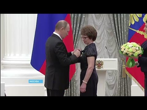 Награду из рук Президента России получила животновод из Дуванского района