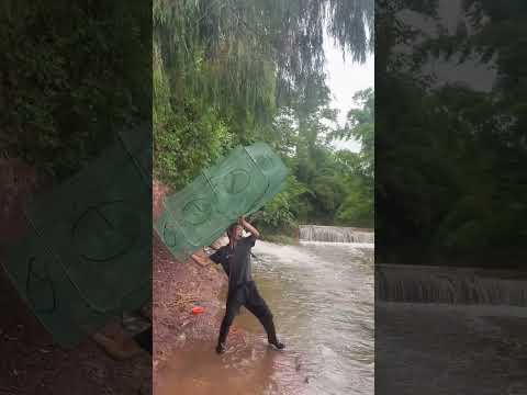 Folding fish cage, only in but not out, one net can hold more than enough fish for several days!#
