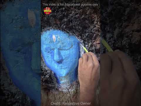पेड़ पर बनी मां काली 🙏✨