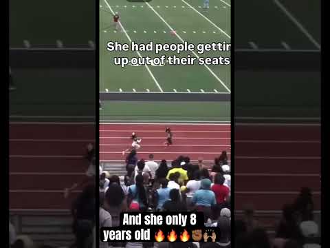 8 year old track star had everyone on their feet! 🔥🔥🔥