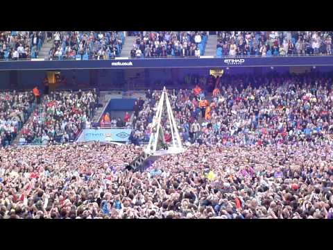 Progress Live 2011: Robbie Performs Feel At Manchester (12 June)