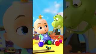 Aventura com Bolas Coloridas 🌈⚽ | Diversão para Crianças #shorts