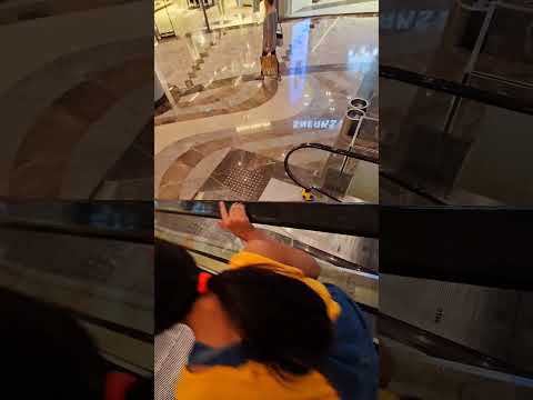 Yeni top avmde elimizden kaçtı aşağı düştü.#shorts