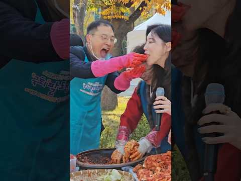 사회자 김치 맛보게 먹여주는 김상욱 의원 #shorts #김상욱 #사회자 #김치 #kimchi