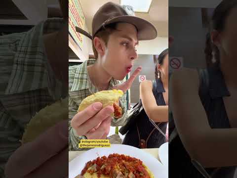 Pues que más deberíamos probar?! 🇲🇽🌮✨😚 #jamescorea #vlog #mexico #taco #comidamexicana #viaje