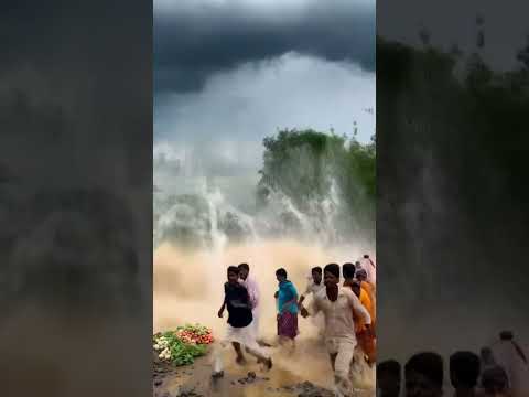 तूफ़ान में फसे लोग के बीच आया बाज़ Cyclone #tufan #toofan #cyclone #monsoon ASMR #