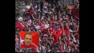2002 Dünya Kupası'nda Yarı Finale Çıkan Milli Takım'ın Başarısını Sokaklarda Kutlayan Türk Halkı