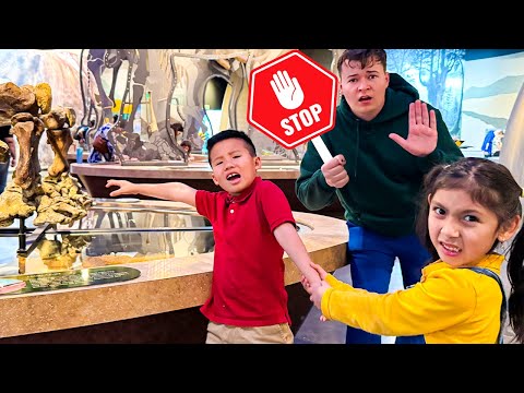 Maddie y Kayden aprenden reglas con Tío Paul 🦖📚
