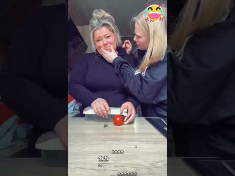 Daughter and Mom😂#funny#funnyvideo #fyp#foryou#scarecam#prank