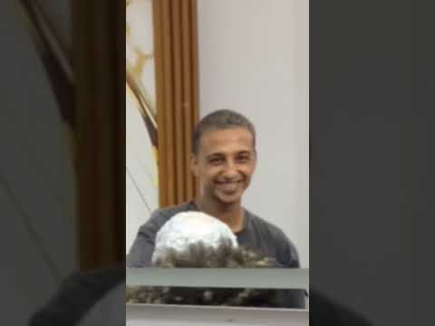 غنيت للناس في محل الحلاق وشوف رد فعلهم😂❤️🔥 #اسطبلات