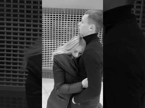 Она увидела своего бывшего с новой девушкой