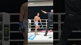 リウ・メンヤン🇨🇳が野杁正明🇯🇵から右ストレートでダウンを奪取🥊💥